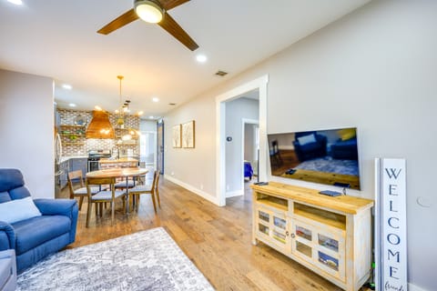 ~ 2 Mi to Dtwn San Antonio: Comfy Home w/ Yard! House in San Antonio