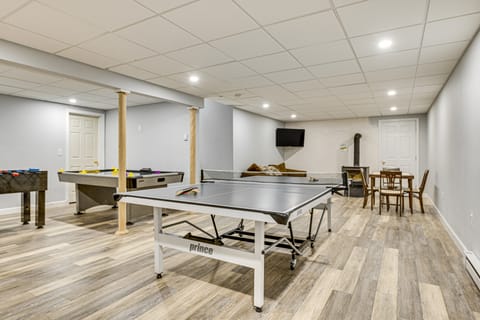 2 Mi to Winnipesaukee Shores: Gunstock Retreat House in Gilford