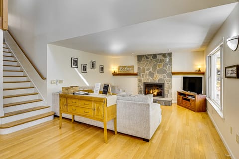 2 Mi to Winnipesaukee Shores: Gunstock Retreat House in Gilford