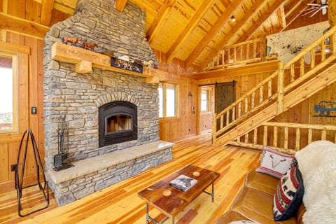 Nordic Style Lodge w/ Deck on 80 Acres in Arlee House in Idaho