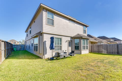 Fenced Yard & Gas Grill: Spacious Home in Richmond House in Houston