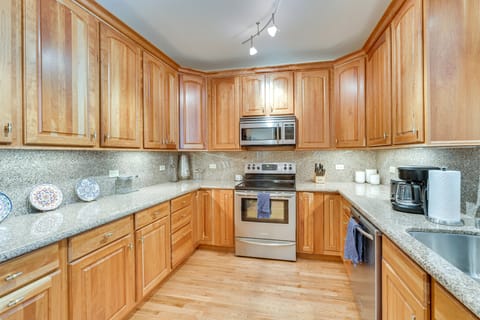 Condo w/ Mtn Views < 2 Mi to Angel Fire Resort! Apartment in Angel Fire