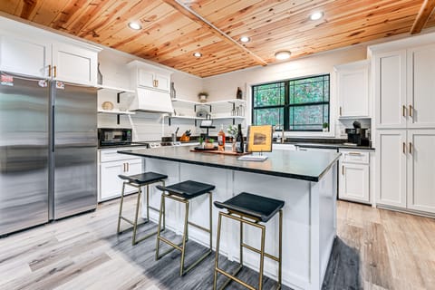 6 Mi to Broken Bow Lake: Home w/ Game Room! House in Oklahoma