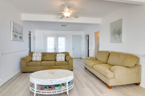 Oceanfront Home w/ Deck & Views in Galveston! House in Hitchcock