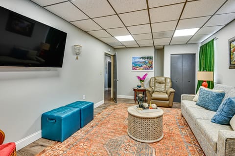 8 Mi to Tarpon Springs Sponge Docks: Gem w/ Games House in Tampa