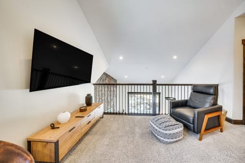 8 Mi to Keystone Resort: Mtn-View Townhome Apartment in Silverthorne