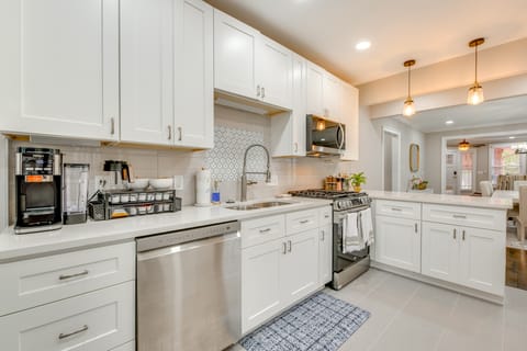 3 Mi to World Cup Play! ATL Home w/ Fenced Yard House in Atlanta