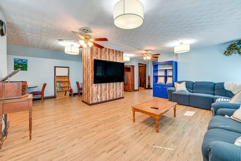 Bonnieville Farmhouse on 69 Acres w/ Porch! House in Kentucky