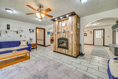 Bonnieville Farmhouse on 69 Acres w/ Porch! House in Kentucky