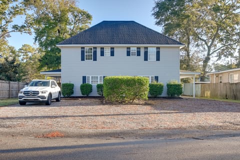 1 Mi to Pier: Screened Patio at Murrells Inlet Apt Apartment in Garden City