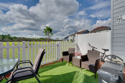 Pool + Patio: Family-Friendly Townhome By Disney! Apartment in Four Corners