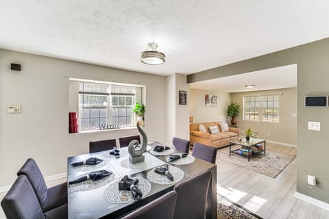 8 Mi to Dtwn: Cleveland Family Home House in Cleveland Heights