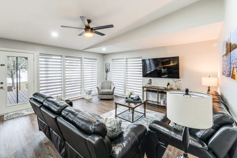 Lake Gem: Private Dock & Large Patio in Lewisville House in Little Elm