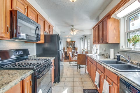 3 Mi to Diamond Ballroom: Home w/ Fenced Yard! House in Oklahoma City