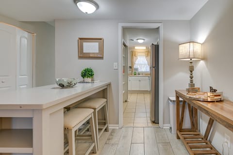 Steps to Saltwater & Sand: Townhome in Myrtle Apartment in Myrtle Beach