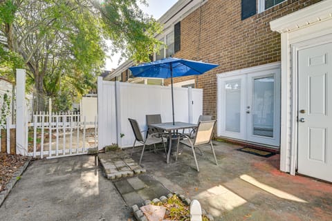 Steps to Saltwater & Sand: Townhome in Myrtle Apartment in Myrtle Beach