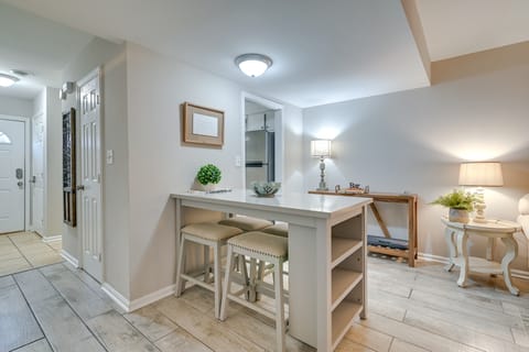 Steps to Saltwater & Sand: Townhome in Myrtle Apartment in Myrtle Beach