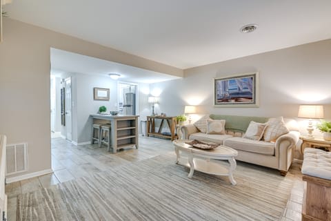 Steps to Saltwater & Sand: Townhome in Myrtle Apartment in Myrtle Beach