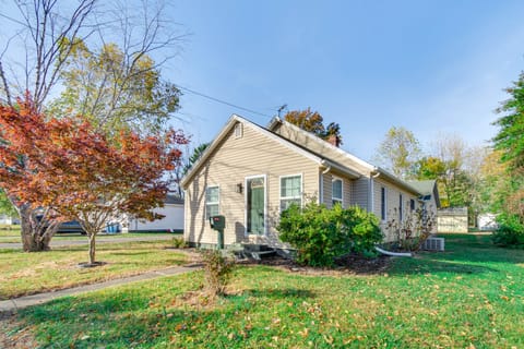 Hike, Boat & Fish: Dog-Friendly Robinson Home House in Indiana