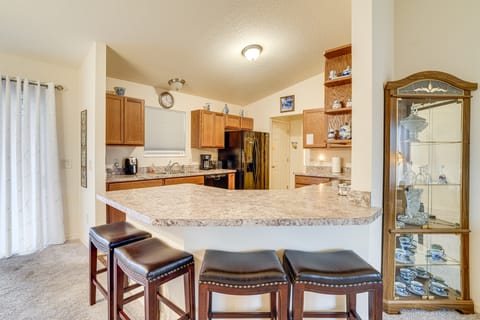 The Villages Home 2 Mi to Farmers & Crafts Market House in Lady Lake