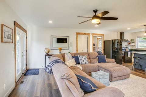 Lake-View Apt w/ Furnished Deck in Hayden! Apartment in Kootenai County