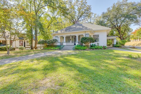1 Mi to Dtwn Meridian: Historic Home w/ Porch! House in Meridian