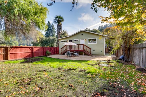 Steps to Russian River: Peaceful Monte Rio Retreat House in Monte Rio