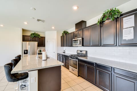 WFH-Friendly Getaway w/ Yard in Manteca! House in Manteca