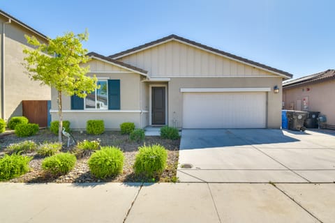 WFH-Friendly Getaway w/ Yard in Manteca! House in Manteca