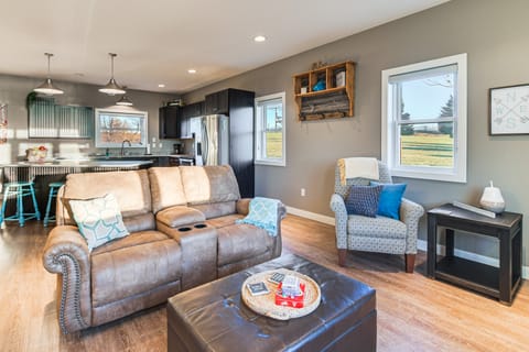 Lakefront Gem: Grills & Fire Pit in Dent House in Minnesota