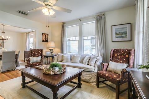 4 Mi to Dtwn: Baton Rouge Bungalow w/ Private Yard House in Baton Rouge