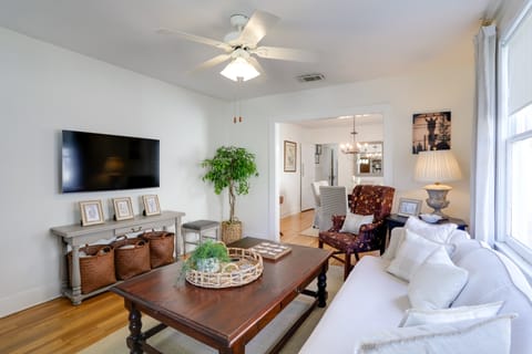 4 Mi to Dtwn: Baton Rouge Bungalow w/ Private Yard House in Baton Rouge