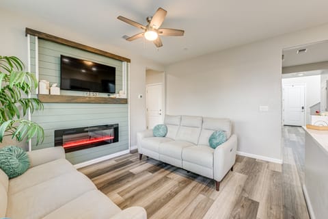 36 Mi to Sequoia NP: Pet-Friendly Home w/ Dog Run! House in Visalia