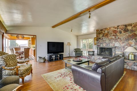 Mt. Nebo Oasis in La Mesa w/ Wraparound Deck House in La Mesa