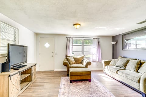 1 Mi to Boat Ramp: Home Near Chassahowitzka River! House in Florida