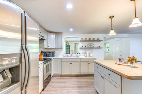 1 Mi to Boat Ramp: Home Near Chassahowitzka River! House in Florida