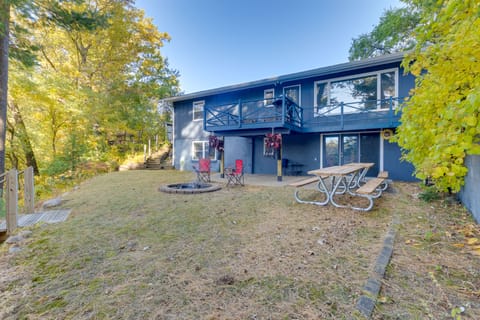 Antiquing & Fishing: Riverfront Waupaca Home! House in Waupaca