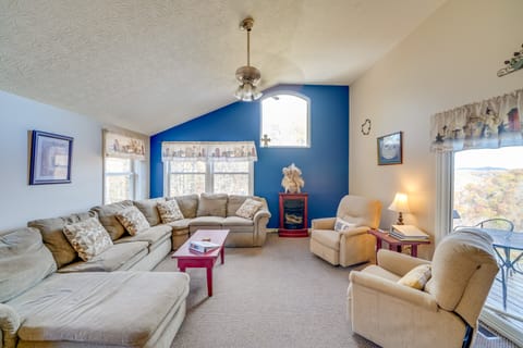 Hike & Picnic at Group Getaway in Rosedale! House in Ohio