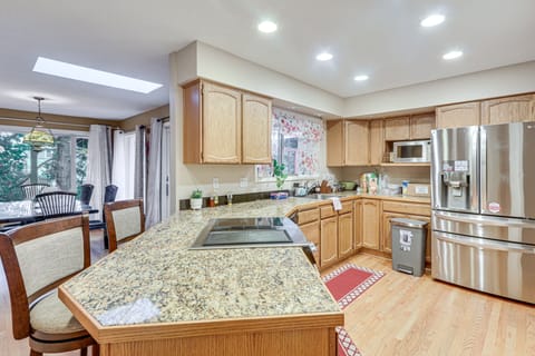 Spacious Portland Area Home w/ Fenced Yard House in Tanasbourne