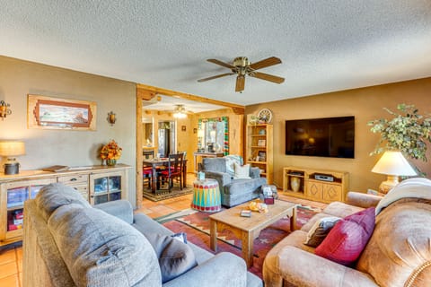 Cyclists' Haven: Southwestern-Style Home in Tucson House in Tucson