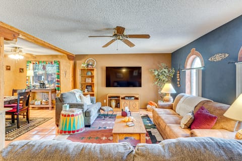 Cyclists' Haven: Southwestern-Style Home in Tucson House in Tucson