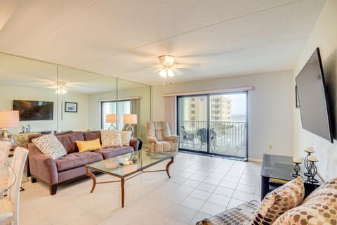 Walk to Coast: Condo in Daytona Beach Shores! Apartment in Daytona Beach Shores