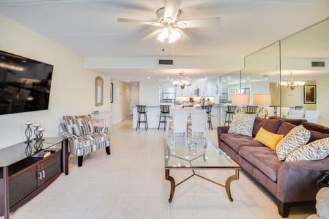 Walk to Coast: Condo in Daytona Beach Shores! Apartment in Daytona Beach Shores