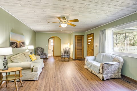 Stay & Play: West Virginia Country Home! House in Ohio