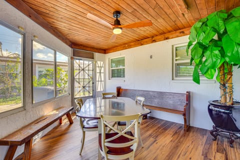 6 Mi to Beaches: Modern Bradenton Getaway! House in Bradenton