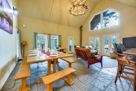 Ski, Fish & Explore: Packwood Home w/ Hot Tub! House in Washington