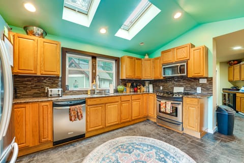 Ski, Fish & Explore: Packwood Home w/ Hot Tub! House in Washington