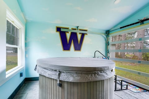 Ski, Fish & Explore: Packwood Home w/ Hot Tub! House in Washington