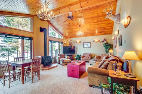 Lake Tomahawk Fall Retreat w/ Foliage & Lake Views House in Wisconsin