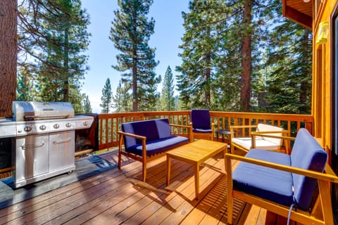 6 Mi to Ski Slopes! Family Tahoe Cabin w/ 3 Decks House in Tahoe Vista